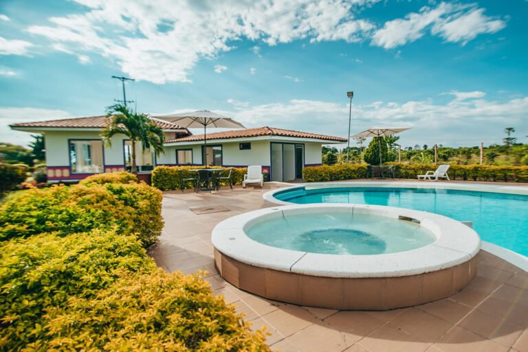 Piscina Cerca al Parque del Cafe Hotel Arrayanes del Quindio