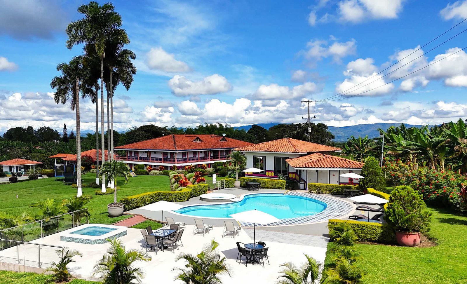 Piscina Hotel Arrayanes Quindio Cerca al Parque del Café
